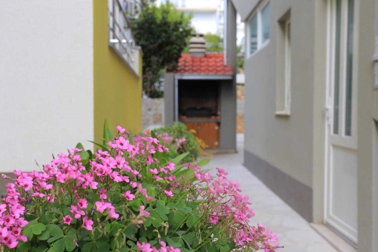 Apartments By The Sea Nemira, Omis - 17039 Tice Exterior photo