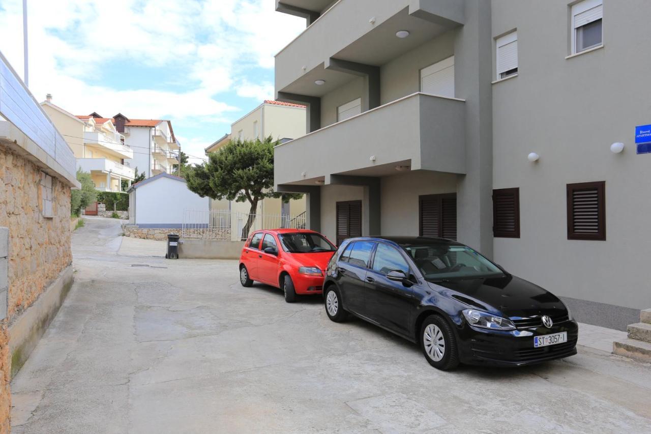 Apartments By The Sea Nemira, Omis - 17039 Tice Exterior photo
